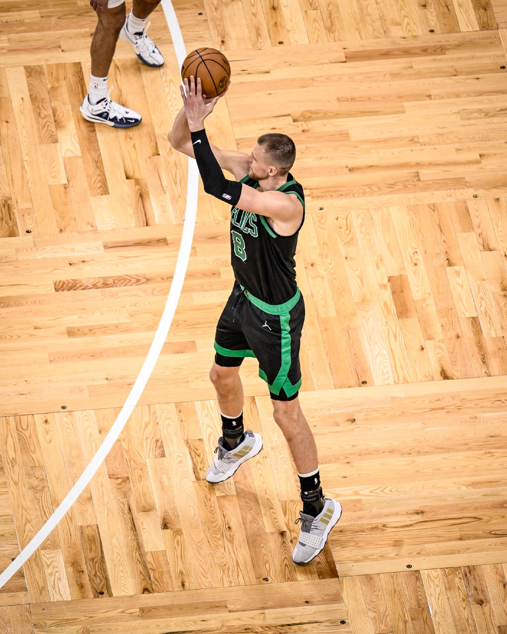 米兰电竞-凯尔特人大胜独行侠，取得两连胜(凯尔特人vs独行侠预测)