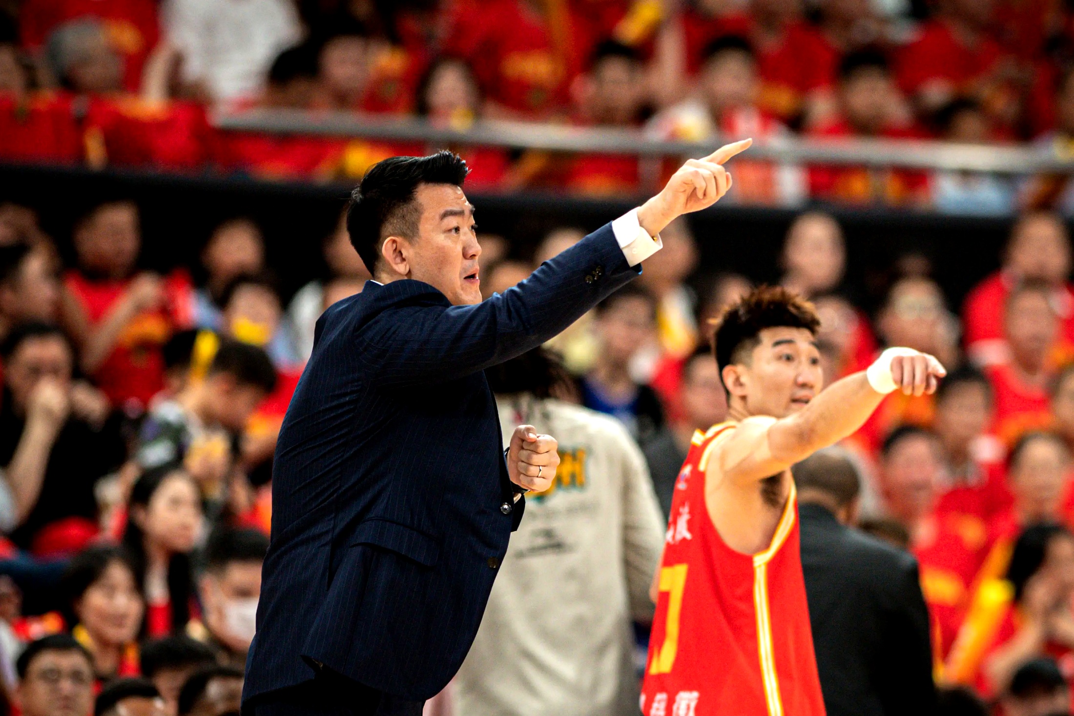 米兰电竞-防守扼杀对手攻势，球队稳胜晋级总决赛的简单介绍